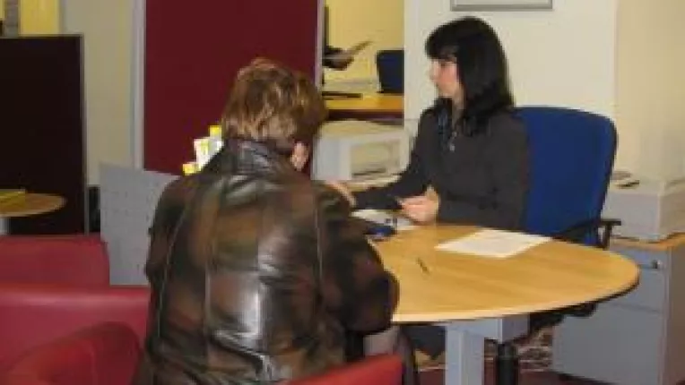 Deprecierea monedei nationale mareste rata creditelor. Valuta bate leul si la curs, si la imprumuturi