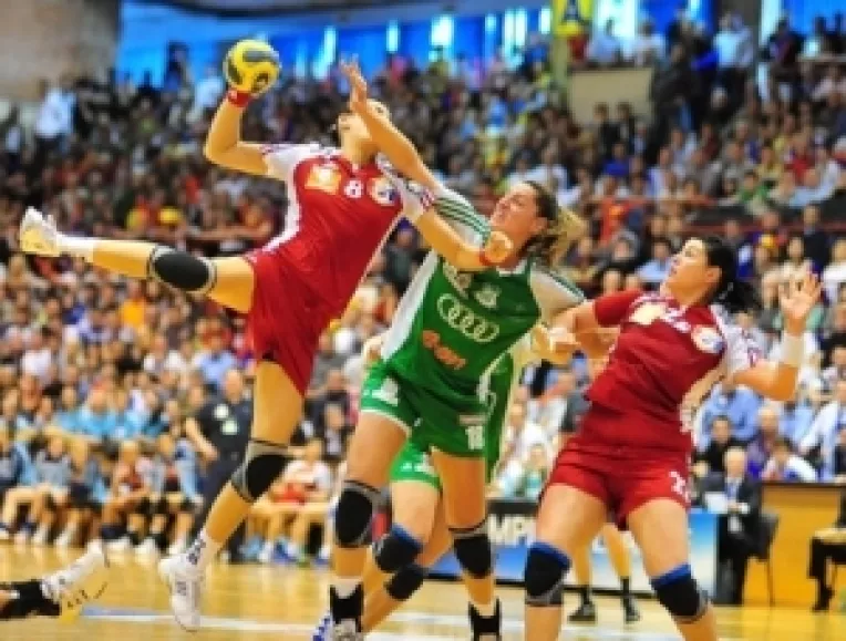 Desi a castigat mansa retur cu Gyor, scor 25-24: Oltchim Ramnicu Valcea a ratat calificarea in finala Ligii Campionilor la handbal feminin 