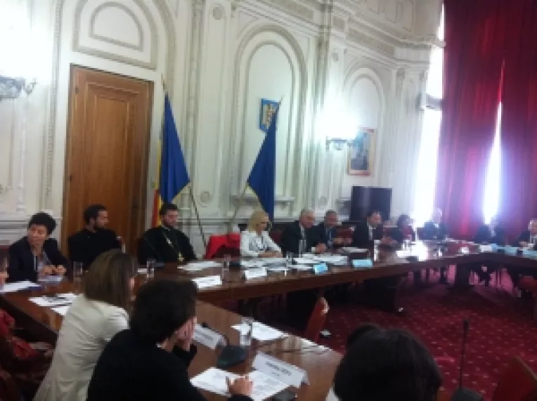 Dezbatere la Senat: Includerea in proiectele viitoarelor lacasuri de cult a unor spatii pentru after school si scoala de duminica