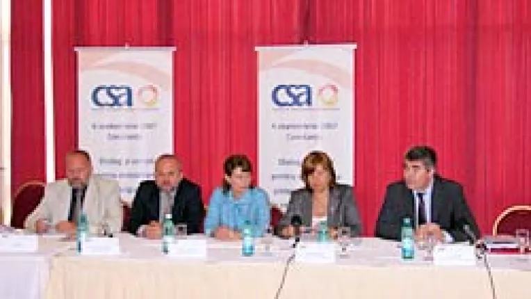 Dialog si solutii pentru dezvoltarea asigurarilor