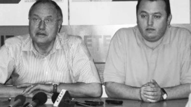 Disputa intre PSD si PD-L pe afisele lui Dumitru Nicolae