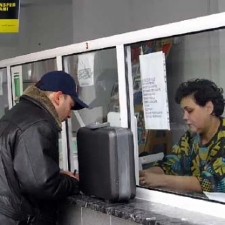 Dobanzile la creditele pentru populatie vor continua sa scada