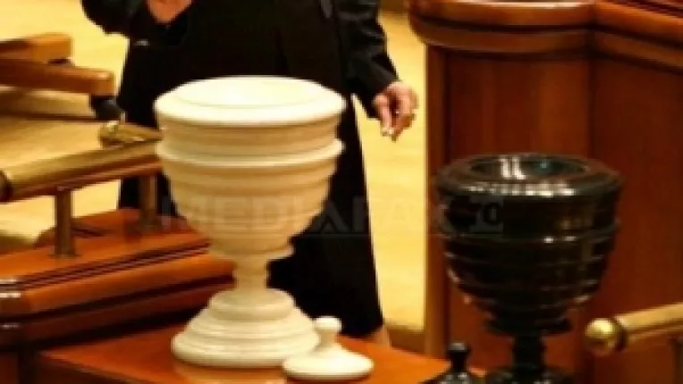 "Dupa 22 de ani, democratia in pericol": Motiune de cenzura impotriva Guvernului, dezbatuta in Parlament 