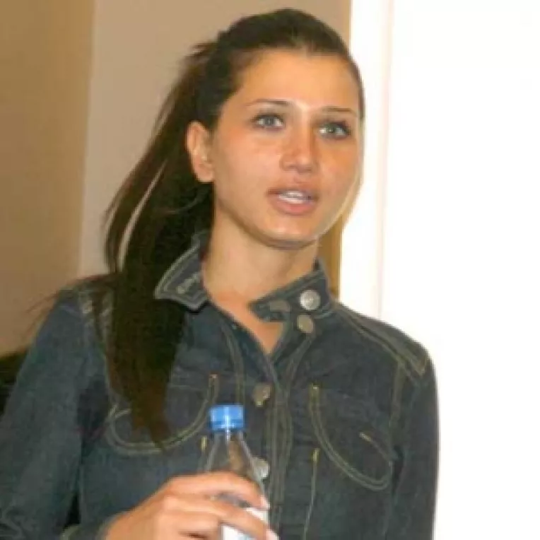 Elena Basescu, analista in fata femeilor democrate