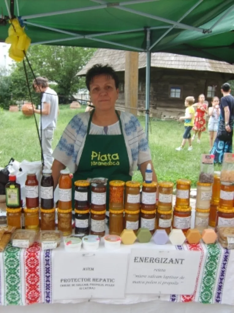 Elena Stan: "Saptamana viitoare vom fi la Muzeul Satului, la Ministerul Agriculturii si la Festivalul International de Folclor, in Parcul Cismigiu!"
