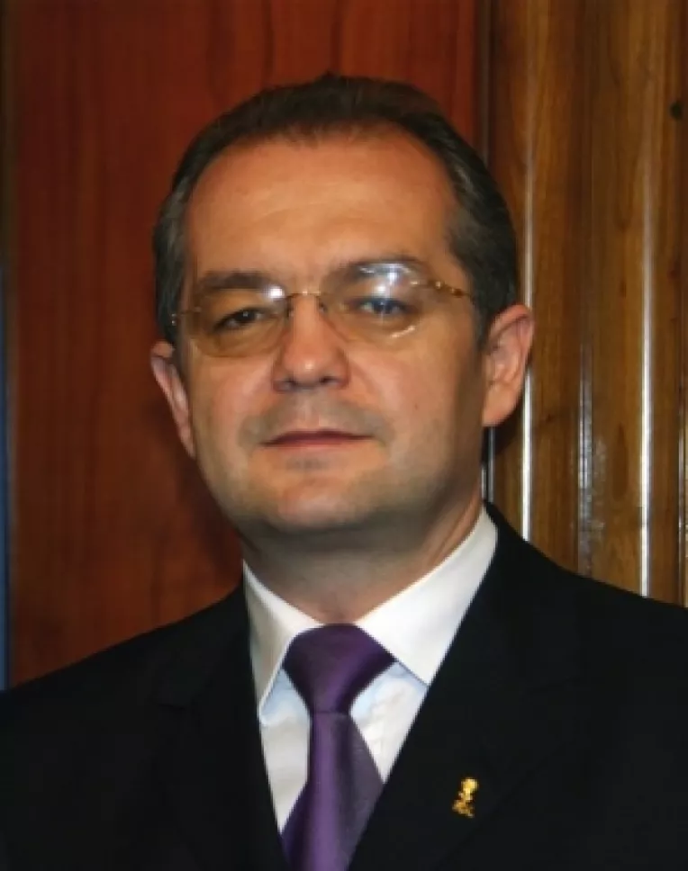 Emil Boc va face zilele urmatoare nominalizarea pentru inlocuirea lui Ioan Botis