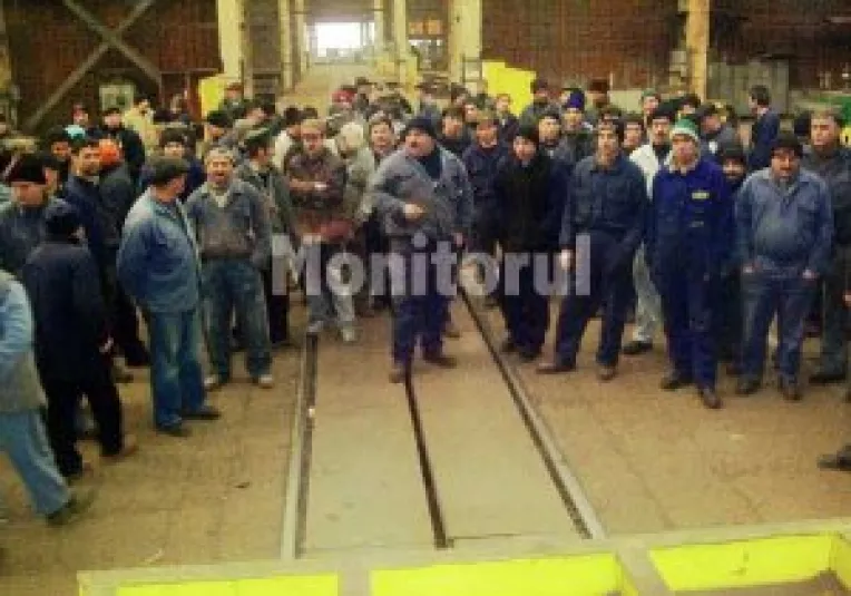 Fara salarii de Pasti la Commet Tecuci