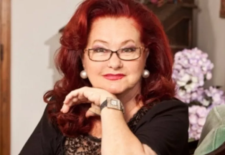 Farmaciile Catena transmit fanilor Stelei Popescu indemnul de a nu fi tristi, pentru ca artistei nu i-ar fi placut asta