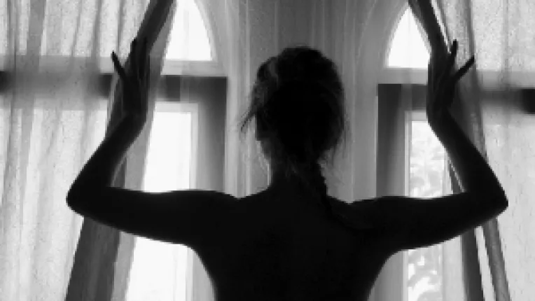 Femeia: Viata, putere, alinare, frumusete, bucurie, o raza de lumina, centrul Universului