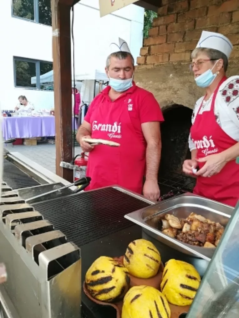 Frigaruile si fasolea cu ciolan, cele mai cautate preparate la targul Piata Taraneasca, la restaurantul Palmyra