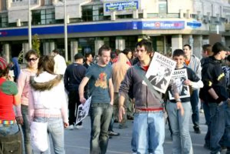 Galerie lui Basescu la televizor