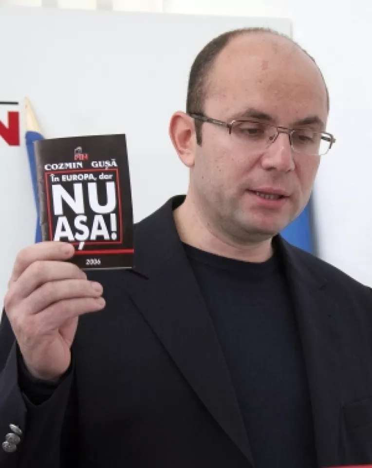 Gusa are imn de campanie hip-hop-ul intitulat "Ne-am saturat cat ne-au furat"
