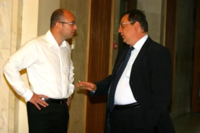 Gusa, sprijinit si de Iliescu La Primaria Capitalei