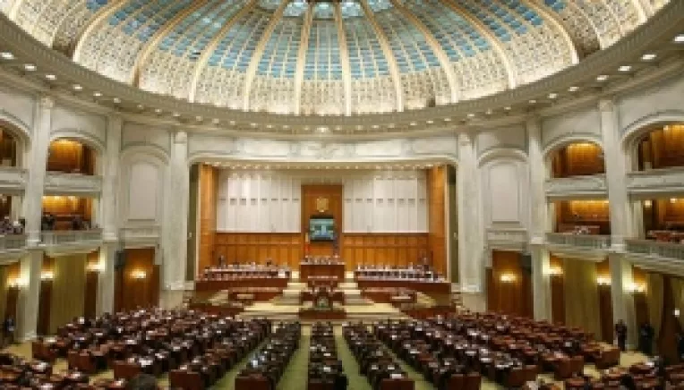 Guvernul Ungureanu a trecut la limita cu 237 de voturi