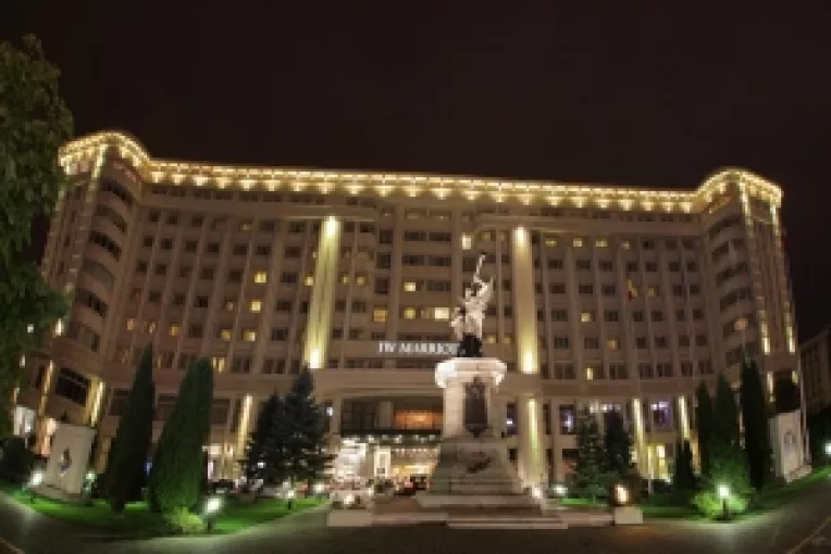 Hotelul JW Marriott Bucharest Grand Hotel si-a castigat in cei 17 de existenta reputatia de un oras in mijlocul orasului