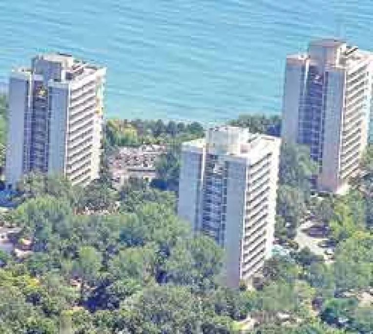 Hotelurile fratilor Micula de pe litoral au ajuns de rasul turistilor