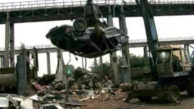 Inca 4.160 de masini la fier vechi. Programul "Rabla" se reia