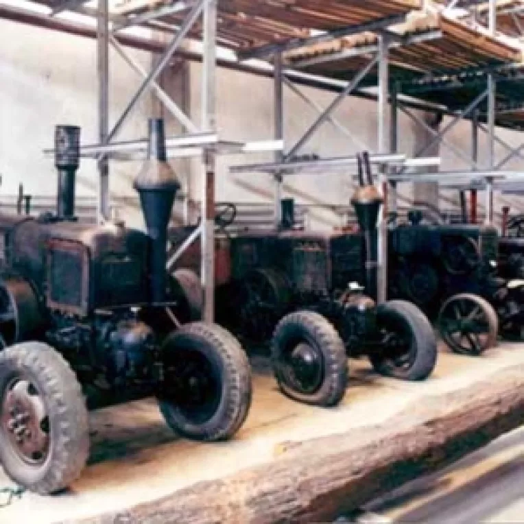 Indienii vor echipamentele de la Tractorul Brasov 
