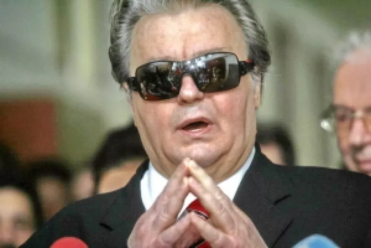 Inpolitics: Strategia anti-PRM a puterii – o sabie cu doua taisuri