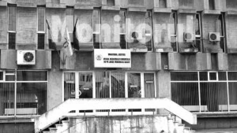 Insolventii, pusi pe internet