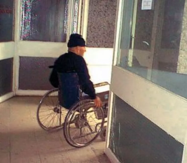 Insotitorii persoanelor cu handicap sever ar putea primi mai multi bani