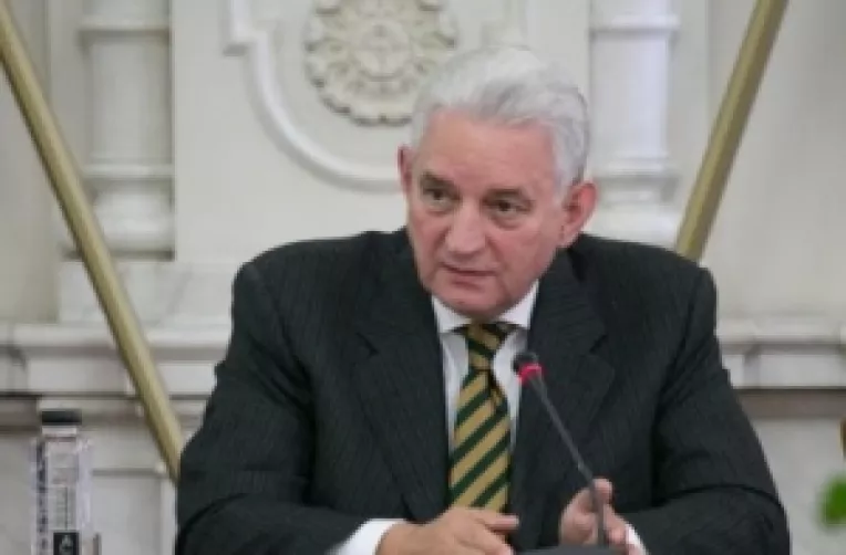 Iohannis nepregatit, Ponta competent