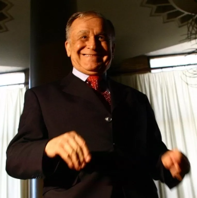 Ion Iliescu a fost operat la cot