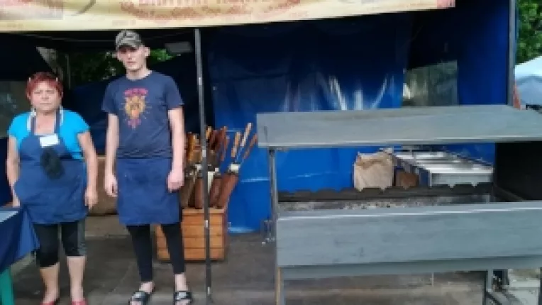 Istvan Magyari si Ildiko Ozsvath: Cel mai cautat kurtos kolacs este cel cu nuca!