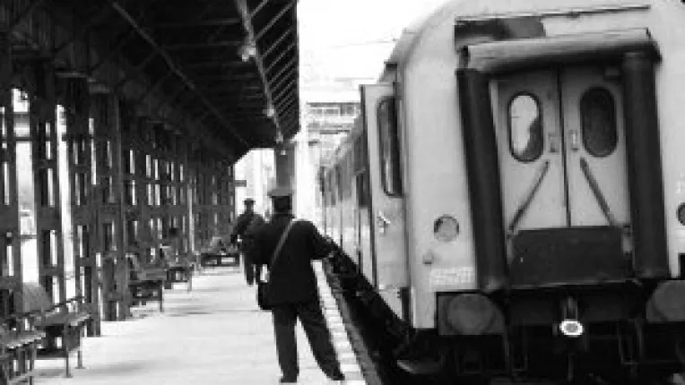 Jumatatea plina a paharului