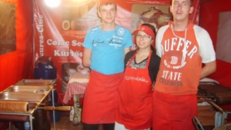 Kurtos Kolacs cu nuca, la standul celor din Harghita, la targul de la MTR