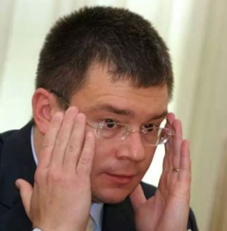 Liberalii isi iau gandul de la Ungureanu