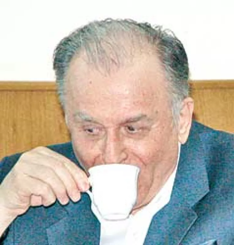 Lui Ion Iliescu ii face cu ochiul Partidul Socialist Roman