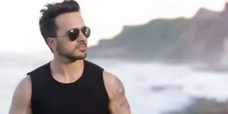 Luis Fonsi si Demi Lovato lanseaza single-ul si videoclipul Echame La Culpa