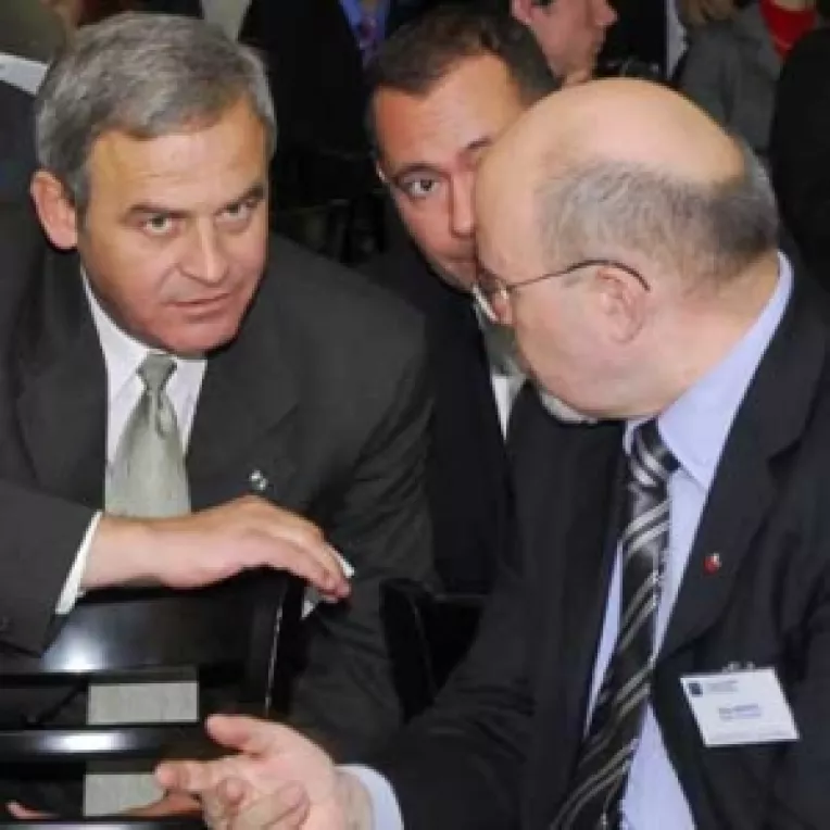 Maghiarii se pregatesc sa stranga randurile 
