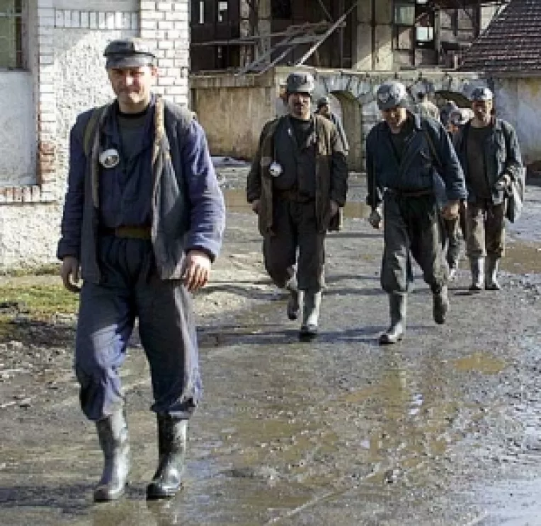 Mai multi bani pentru mineri