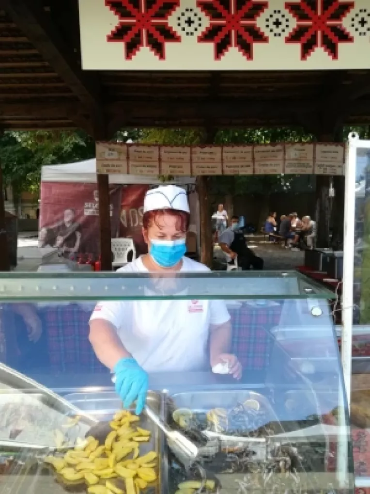 Micii si varza cu mamaliga, cele mai cautate mancaruri, la restaurantul Palmyra din cadrul targului MTR