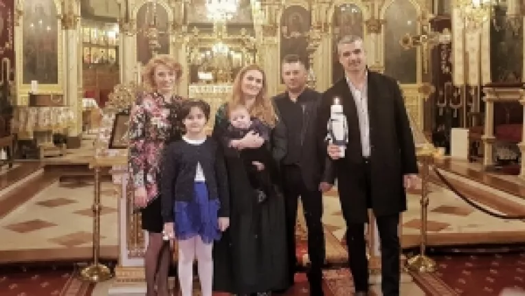 Monica Davidescu si Aurelian Temisan l-au botezat pe fiul jurnalistei Daniela Popa