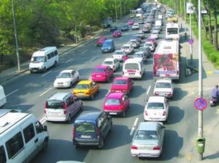 Motiunea anti-taxa auto, intre ciocan si nicovala