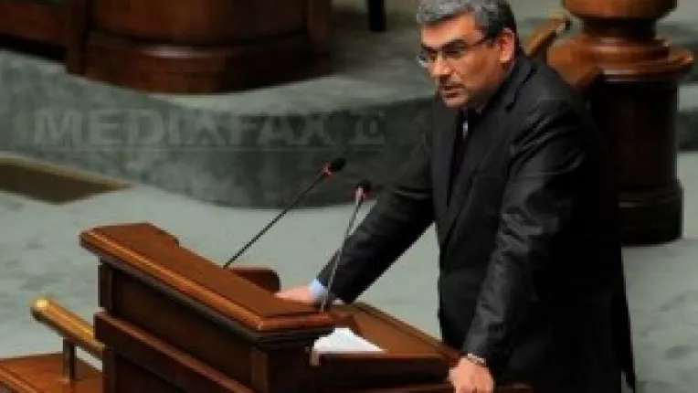 Motiunea simpla de la Senat a picat: Baconschi a scapat