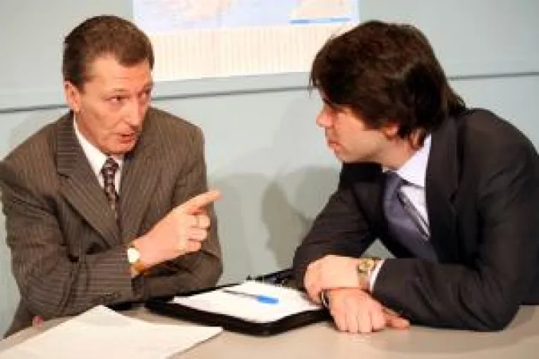 Munca la stat sau la particular?