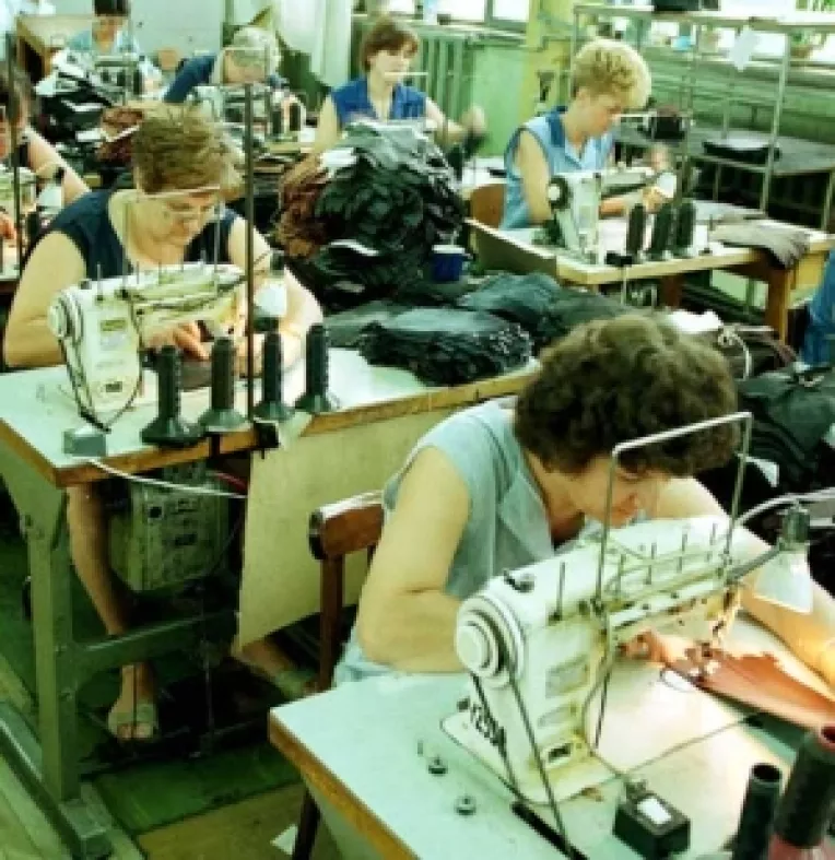 Muncitorii romani nu-si merita cresterile salariale