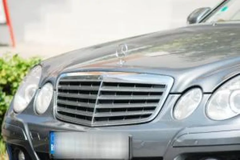 Ne tratam de criza cu masini  de lux