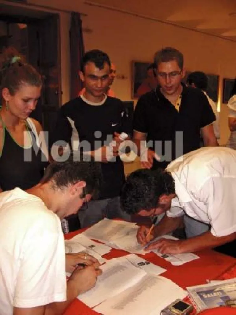 Nicolae, seful unui partid care vrea sa se adreseze si tinerilor