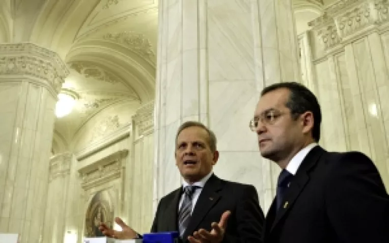 Oferta PD-L catre PSD: Geoana presedinte al Senatului, eventuala guvernare de doi ani fiecare