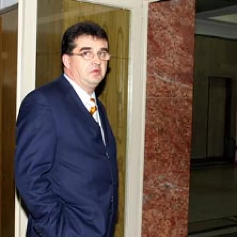 Oprisan si-a scris singur note informative