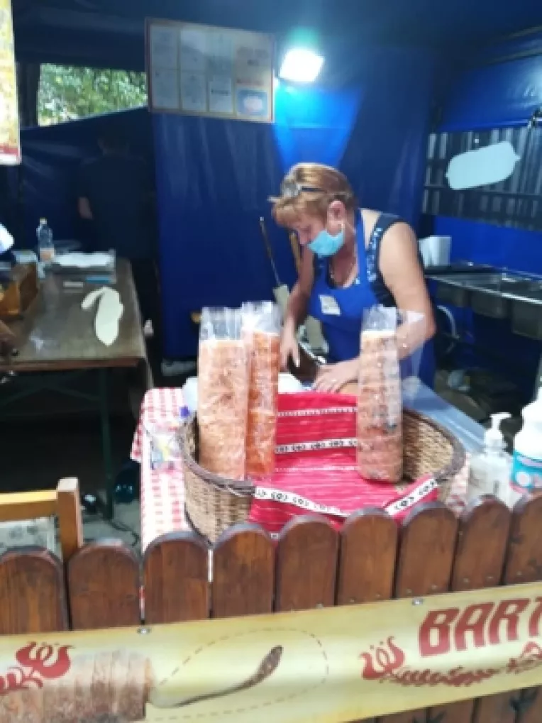 Oszvata Ildiko de la Bartha Kurtos: Cel mai bine merge kurtos kolacs cu nuca si scortisoara!