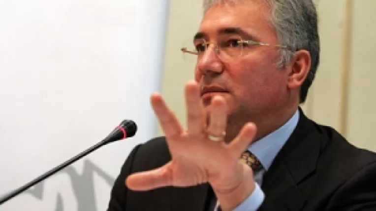 Pana la sfarsitul acestui an, deficitul bugetar al Romaniei va ajunge la aproximativ 7% din produsul intern brut, e de parere Adriean Videanu