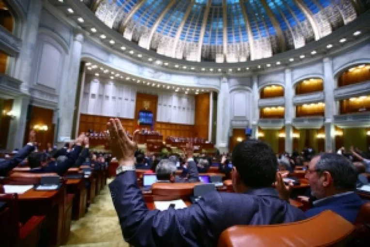 Parlamentarii USL se retrag din activitatea uzuala pastrandu-si mandatul si dreptul la vot