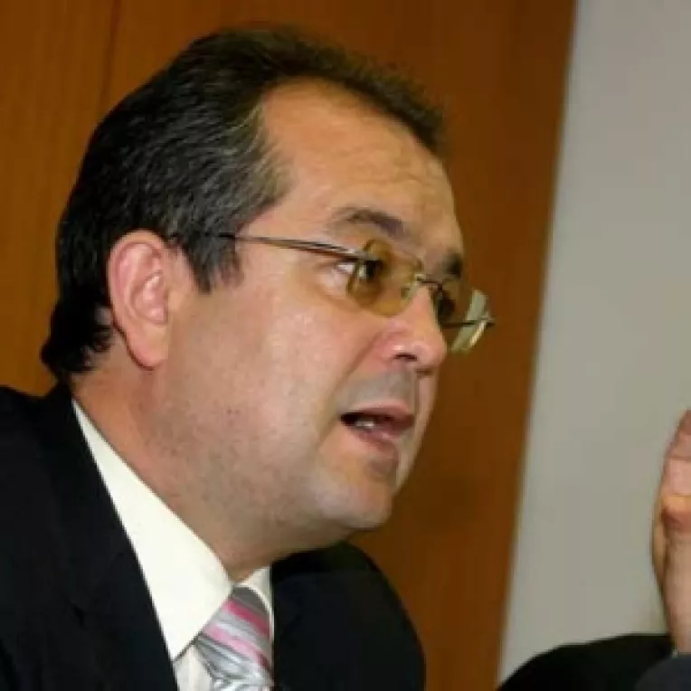 PD il sustine total pe Basescu