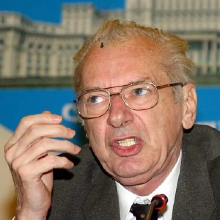 Pentru ca n-a putut sa-i dea doua palme lui Marko Bela, PRM a facut plangere penala